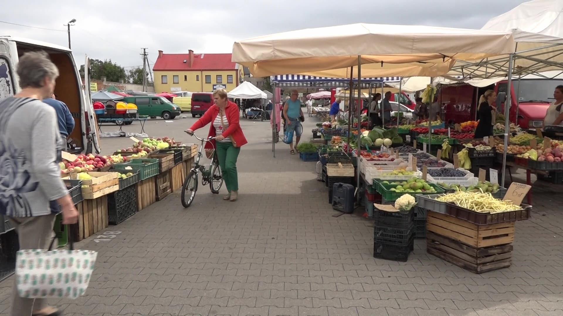 Kupuj lokalnie. Spółka Baza zachęca do odwiedzania targowisk