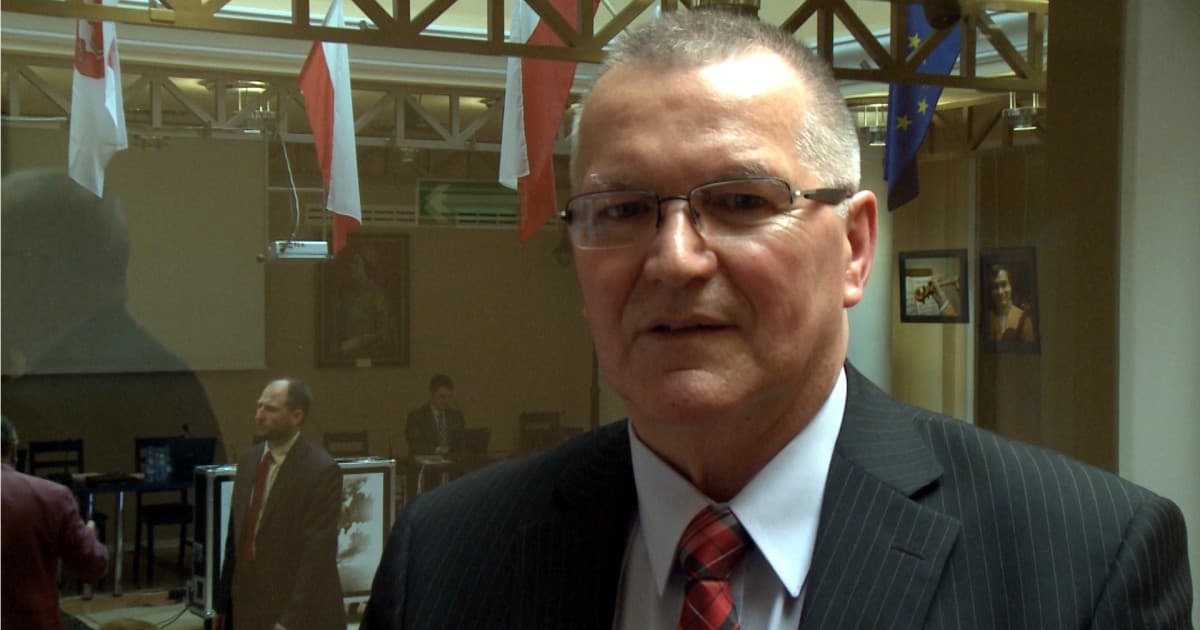 Oczęta cherubinka i twarda polityka. Opowieść o Józefie Nowickim