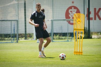 Piłka nożna. Filip Rejczyk na testach w ŁKS-sie 24 piłkarzy znalazło się w kadrze ŁKS-u Łódź na obóz przygotowawczy w Busku-Zdroju. W kadrze na zgrupowanie zabrakło Andreu Arasy…