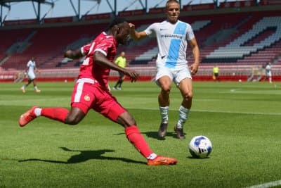Piłka nożna. Mur Widzewa trwa. Łodzianie z kolejnym czystym kontem Widzew zremisował z Dunajską Stredą 0:0. Jak dotąd Łodzianie nie stracili ani jednej bramki w sparingach. Podczas rundy wiosennej Widzew…