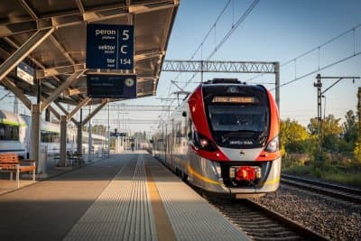 Podróże ŁKA podczas upałów. Ważne informacje dla pasażerów W związku z prognozowaną falą upałów, w najbliższych dniach mogą wystąpić utrudnienia w ruchu kolejowym. Wysokie temperatury mogą powodować opóźnienia…