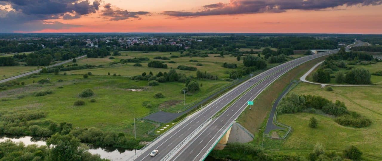 Ponad 13,5 mld zł z UE na drogi. GDDKiA podpisała kolejne umowy o dofinansowanie
