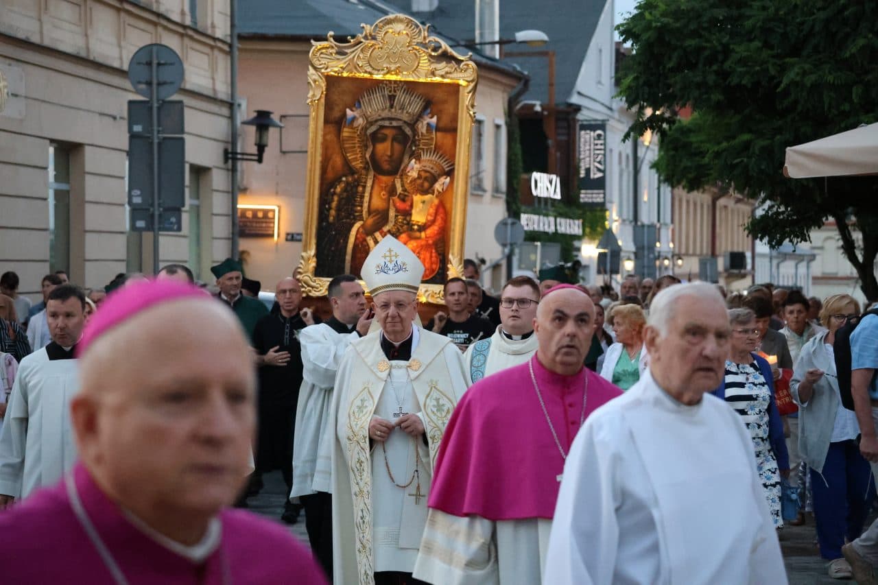 Tysiące wiernych uczciło rocznicę cudu lubelskiego. Procesja przeszła ulicami miasta