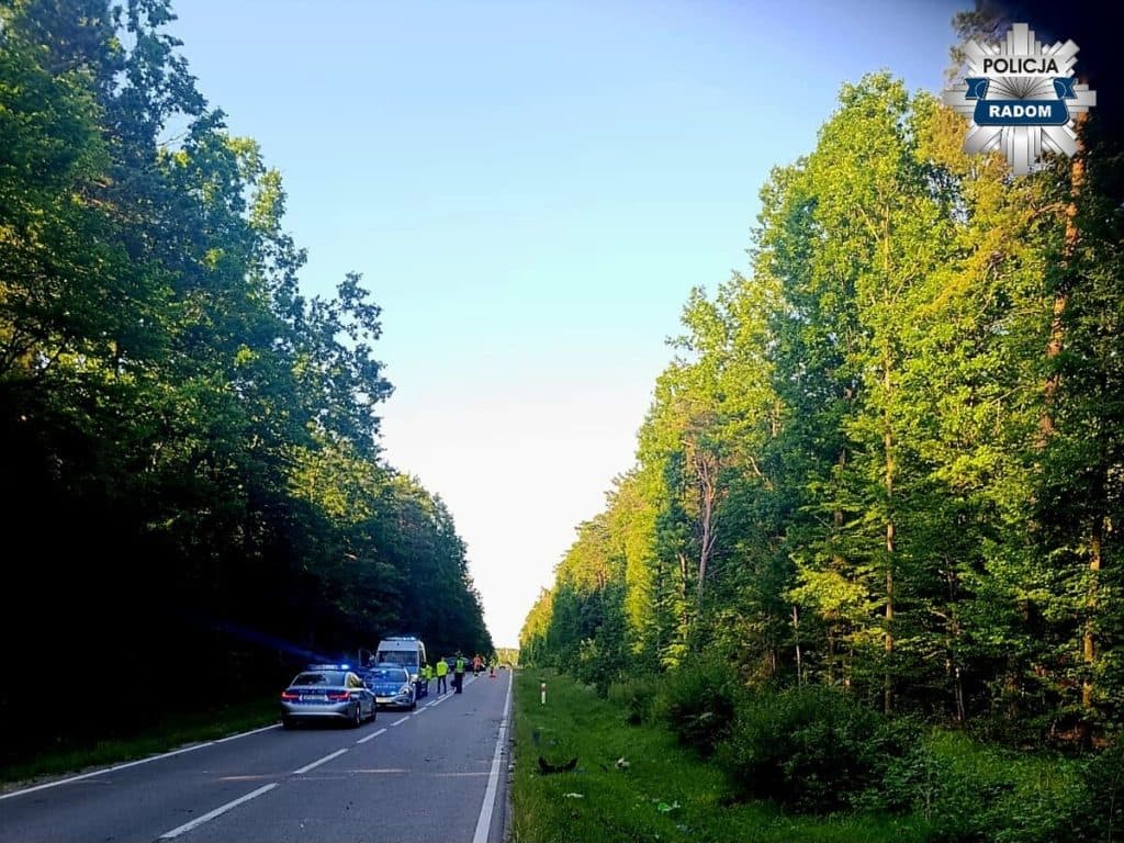 Weekend na drogach. W Augustowie zginęła 21-letnia kobieta, kierowca ranny