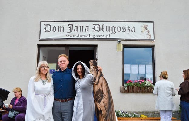 Co opowiada Dom Długosza? Kamienica przy Rynku w Nowym Korczynie, sięgająca we fragmentach w 1300 r., znana jako Dom Długosza, bo znamienity kronikarz Jan Długosz mieszkał w niej...