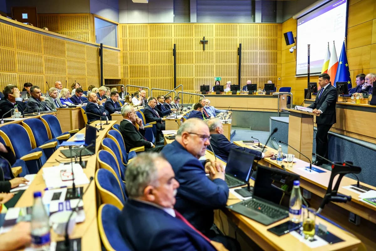 Sesja absolutoryjna w Małopolsce. Zarząd z wotum zaufania i absolutorium
