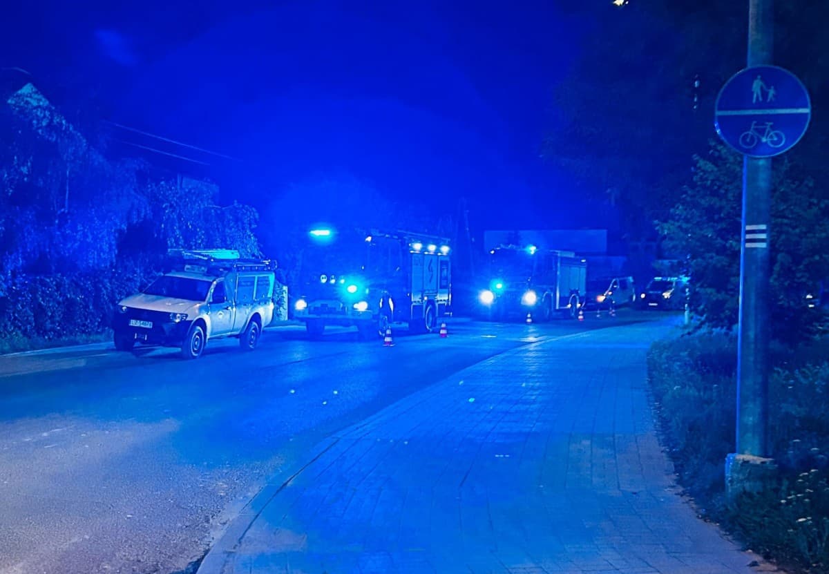 Ogień na ścianie domu. Nocna akcja służ przy Ceramicznej