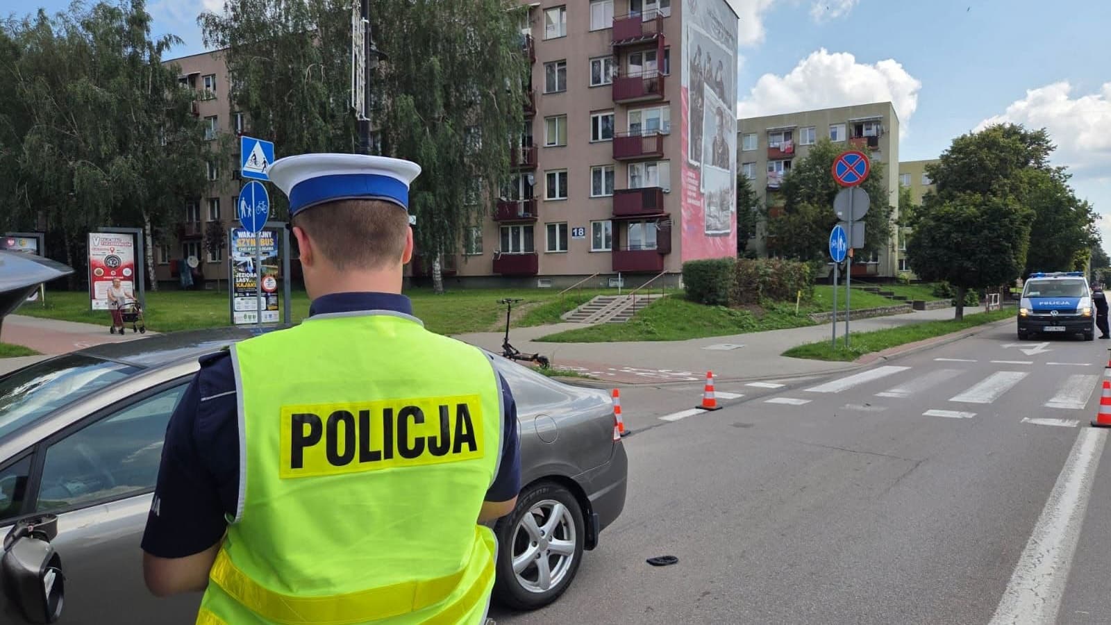Przywalił hulajnogą w samochód