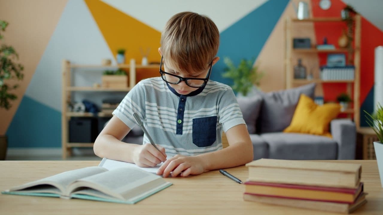 Jak urządzić pokój dla dziecka, by sprzyjał nauce? [ Strefa biznesu ]