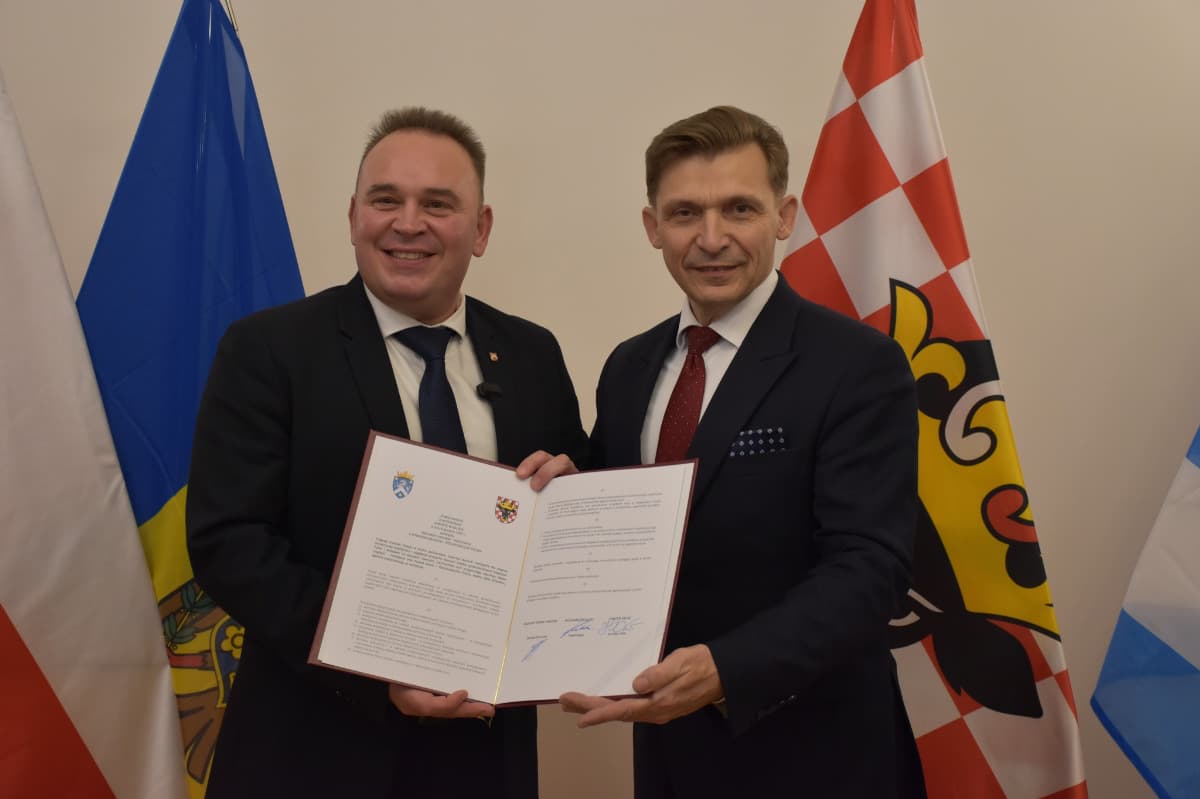 Powiat Kaliski podpisał porozumienie z Rejonem Ungheni (Mołdawia) w obecności Ambasador Republiki Mołdawii
