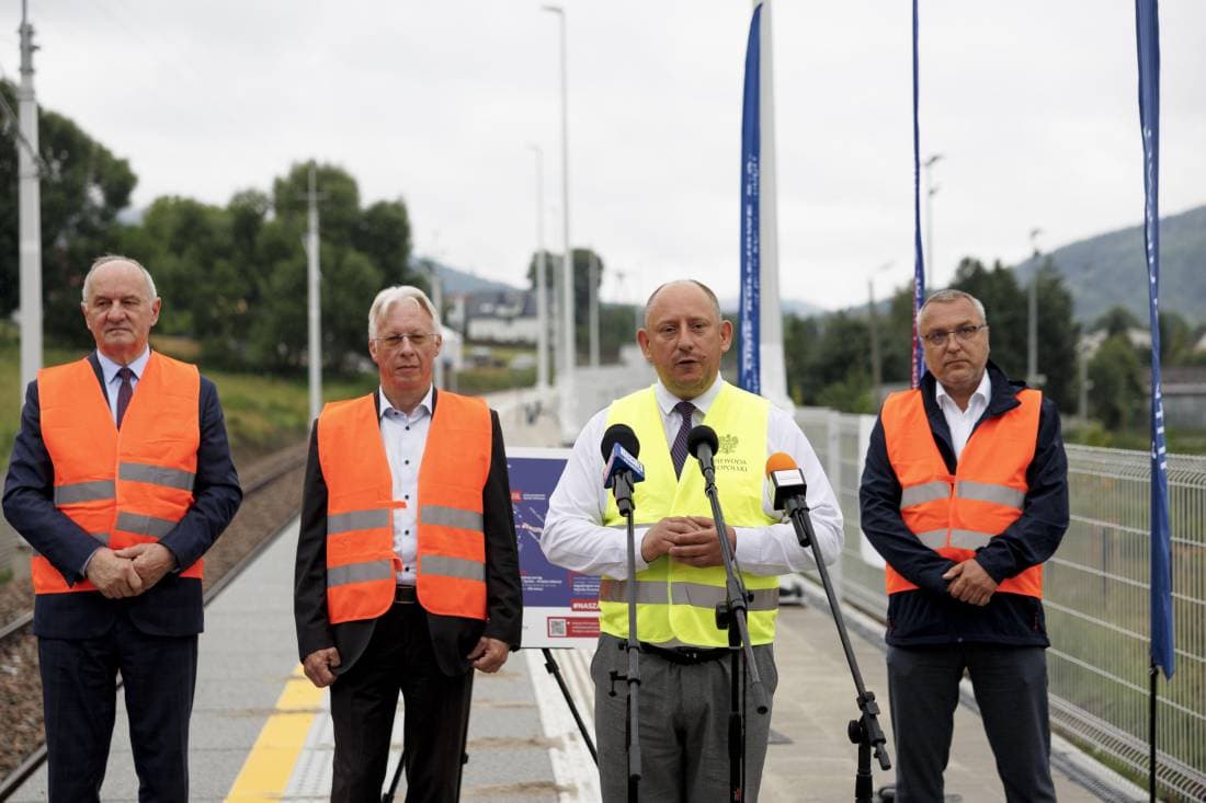 Linia kolejowa Żywiec – Sucha Beskidzka coraz bliżej finału. Jest kluczowa decyzja wojewody. Czytaj więcej