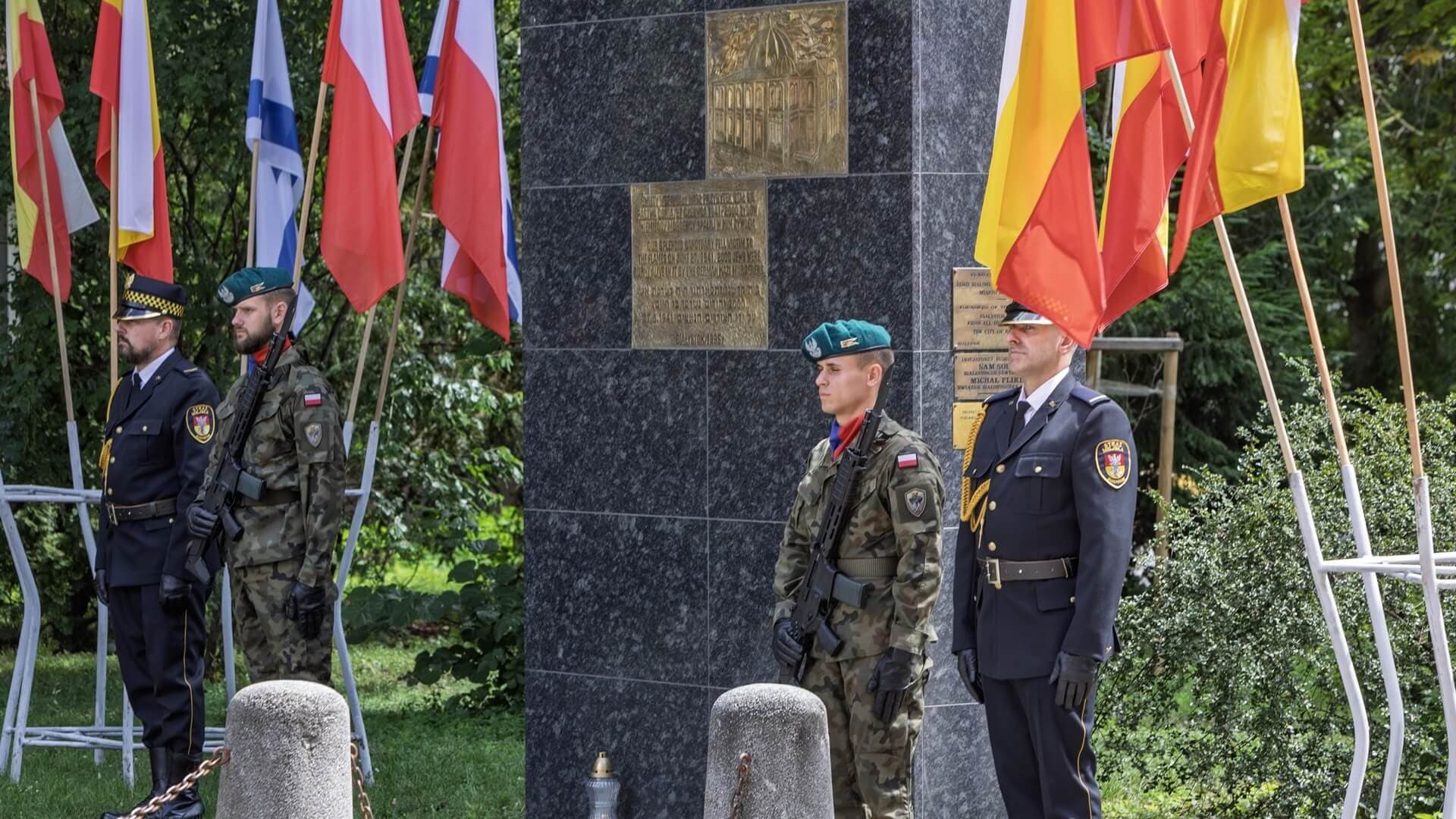 BIAŁYSTOK Uczczono 85. rocznicę spalenia przez Niemców Wielkiej Synagogi