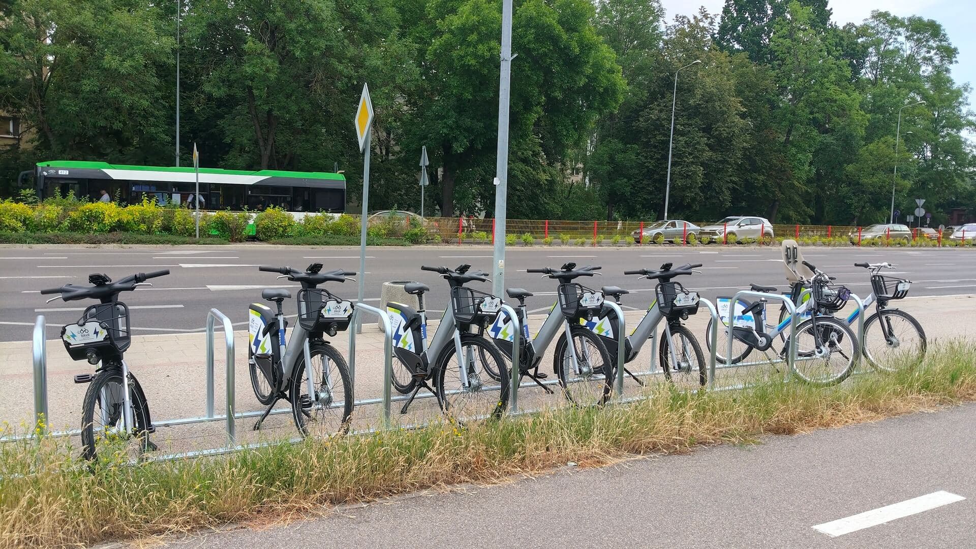 BIAŁYSTOK Rowery elektryczne nowością w Białymstoku - można już korzystać z BiKeR-ów
