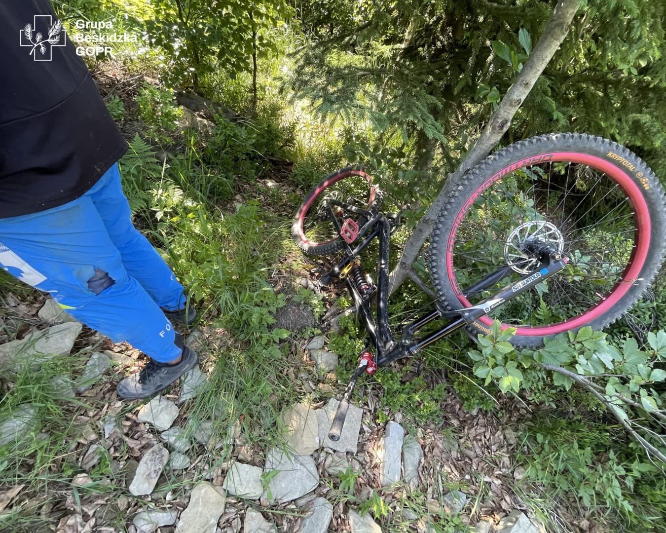 Kaski, które mogły uratować życie. GOPR apeluje do rowerzystów [ZDJĘCIA]