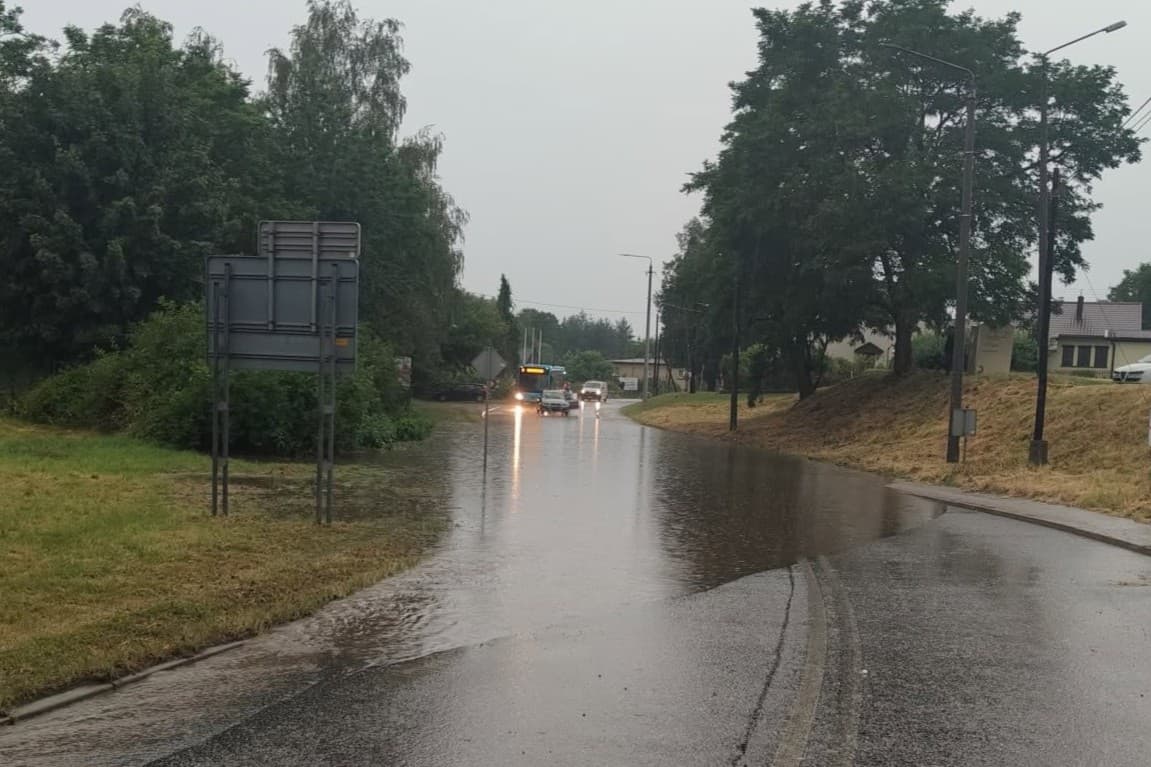 Kolejna burza nad regionem, obfite opady i liczne wyładowania [WIDEO] [AKTUALIZACJA]