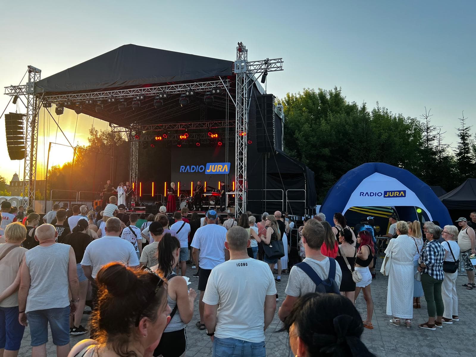 Ruszył Jurajska Summer Festival. Sławomir z Kajrą, kapela Jafer i Radio Jura bawili publiczność! [WIDEO]