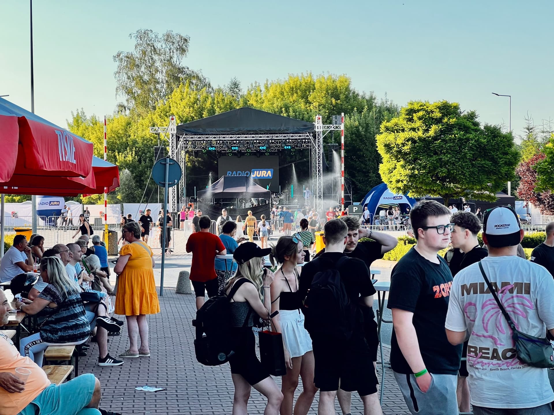 Wystartował Jurajska Summer Festival! Dziś na scenie Kapela Jafer i Sławomir. W strefie pod sceną Radio Jura [ZDJĘCIA, WIDEO]