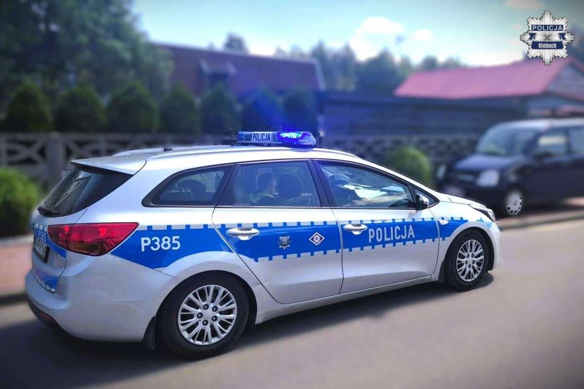 Nietrzeźwa kierująca chciała przekupić policjantów. Zareagował świadek