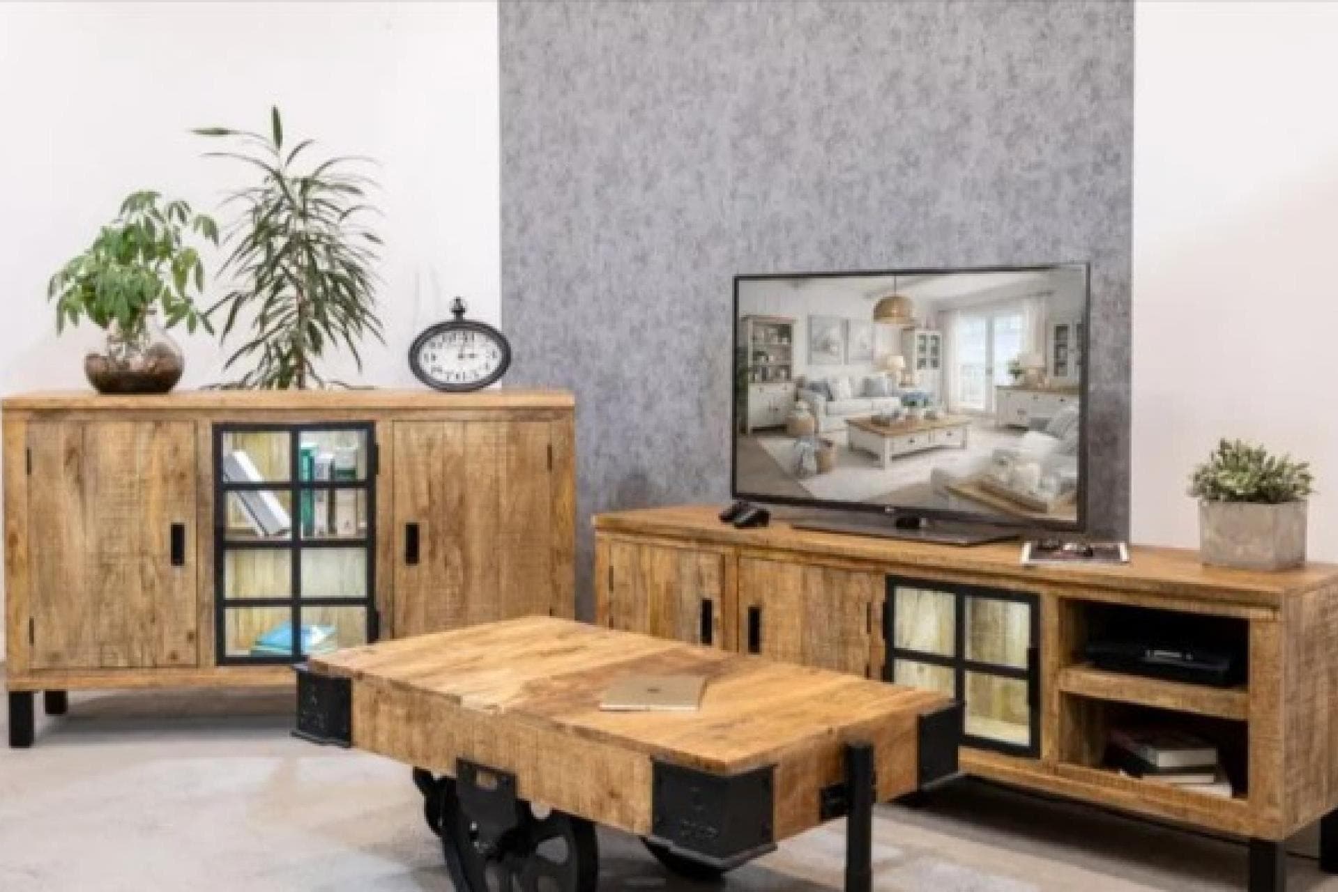 Drewniana komoda do salonu ? jak wybrać mebel, który przetrwa pokolenia? Poradnik eksperta