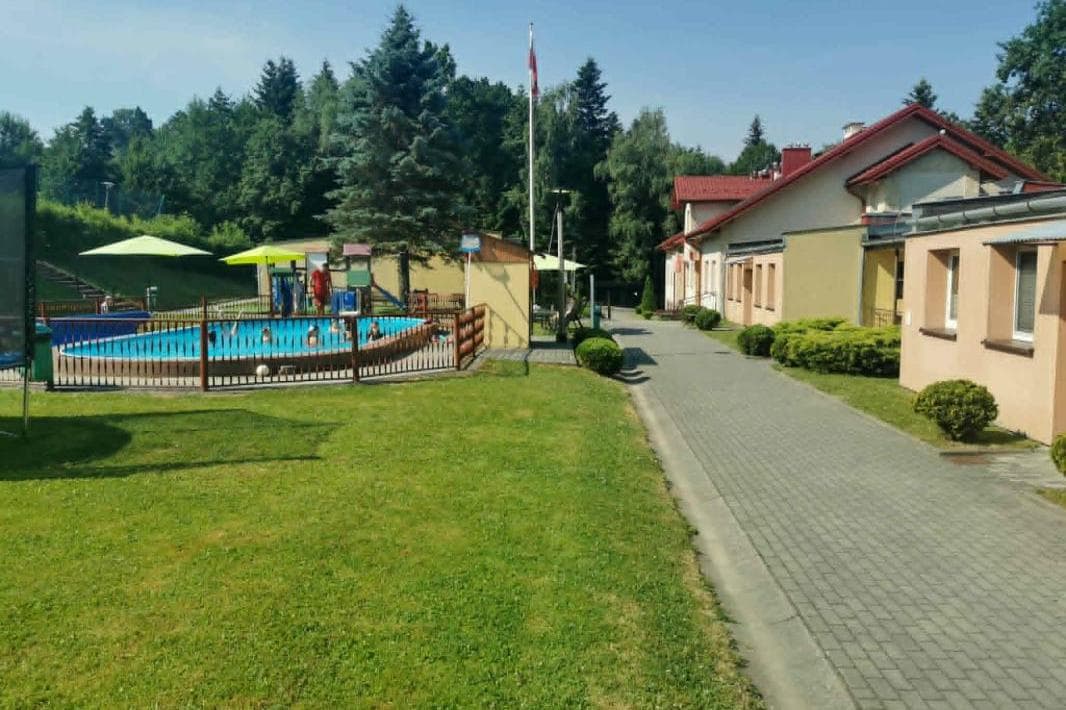 Zamiast 30-lecia ? widmo likwidacji. Dom Wczasów Dziecięcych w Jodłówce Tuchowskiej zagrożony