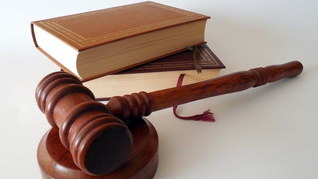 Ochroniarze z dyskoteki w Izbicy Kujawskiej usłyszeli zarzuty. Dwaj bili, trzeci nie reagował