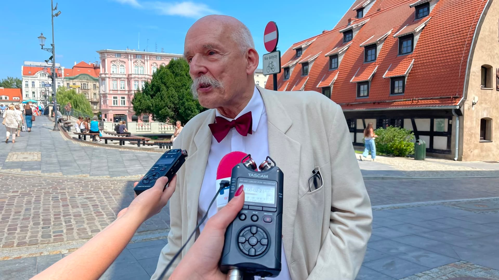 Lex Szarlatan wciąż wzbudza emocje. W środę w Bydgoszczy sprzeciw wobec nowej ustawy o prawach pacjenta wyrażał Janusz Korwin-Mikke.
