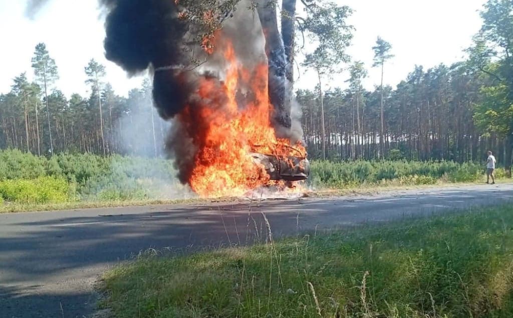 4 Koszmarny wypadek pod Miliczem. Samochód spłonął, kierowca...