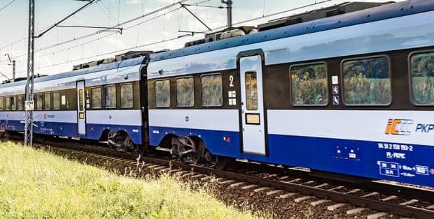 Pod Warszawą stanęły pociągi. Powodem awaria i upał