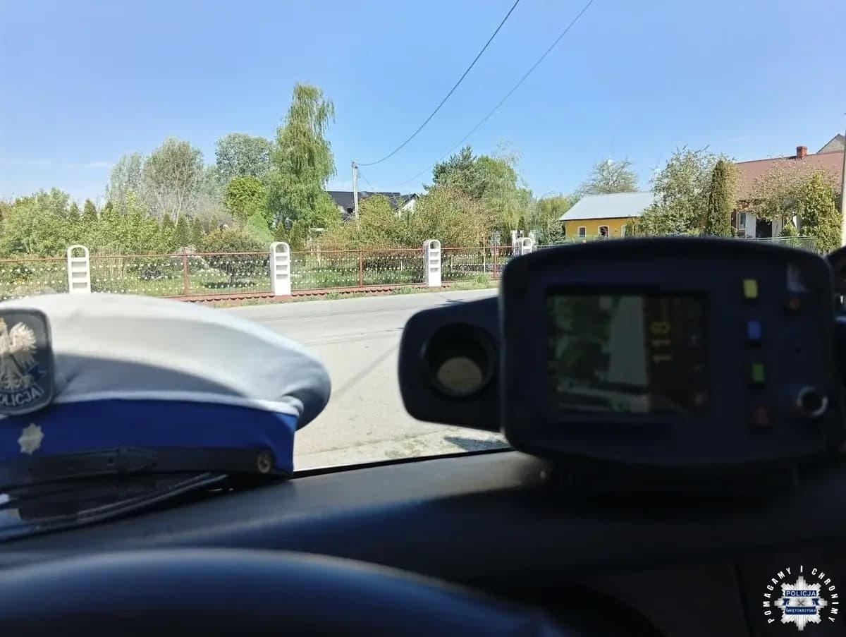 Pędziła 118 km/h w obszarze zabudowanym. 23-letnia kierująca Audi straciła prawo jazdy w Bejscach