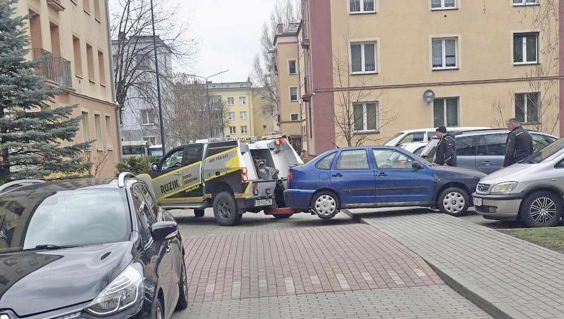 Straż miejska wzięła się za wraki na ulicach miasta