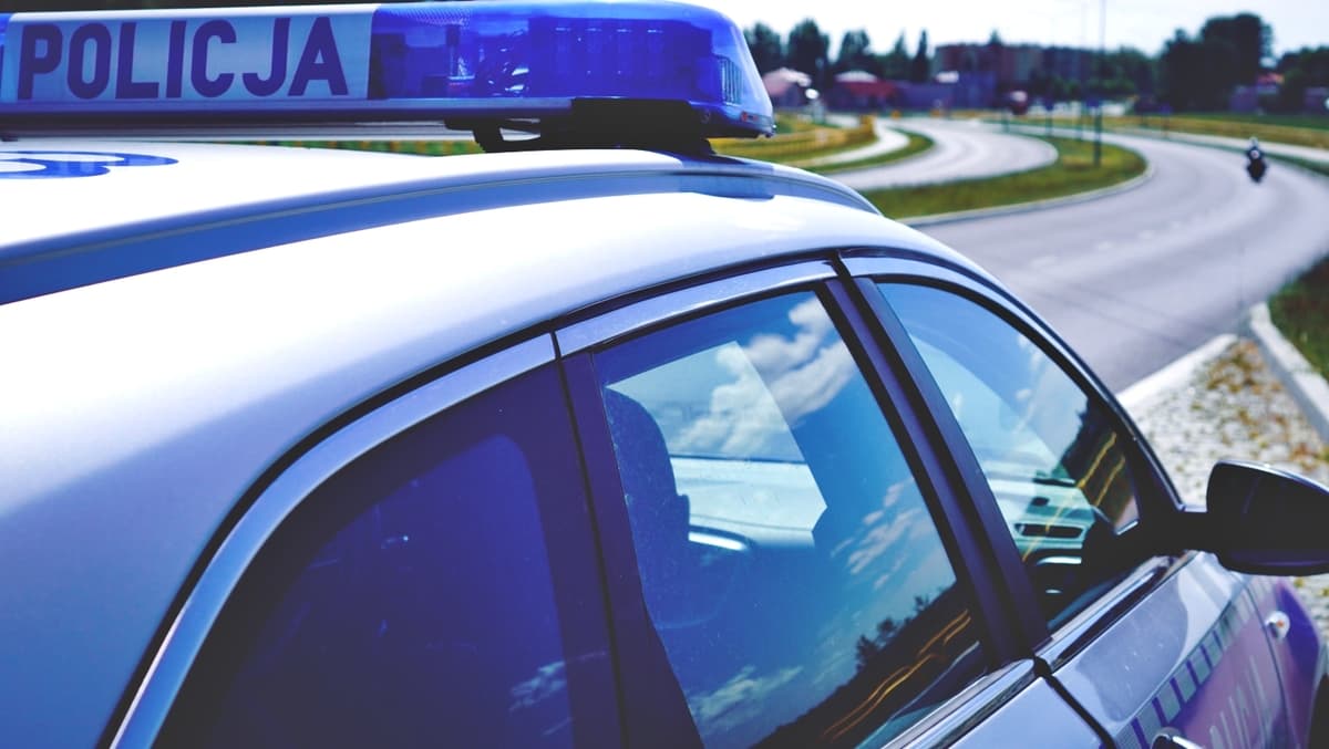 Nieletni nie miał uprawnień i jeździł motocyklem. Policjanci nałożyli na matkę 16 - latka mandat.