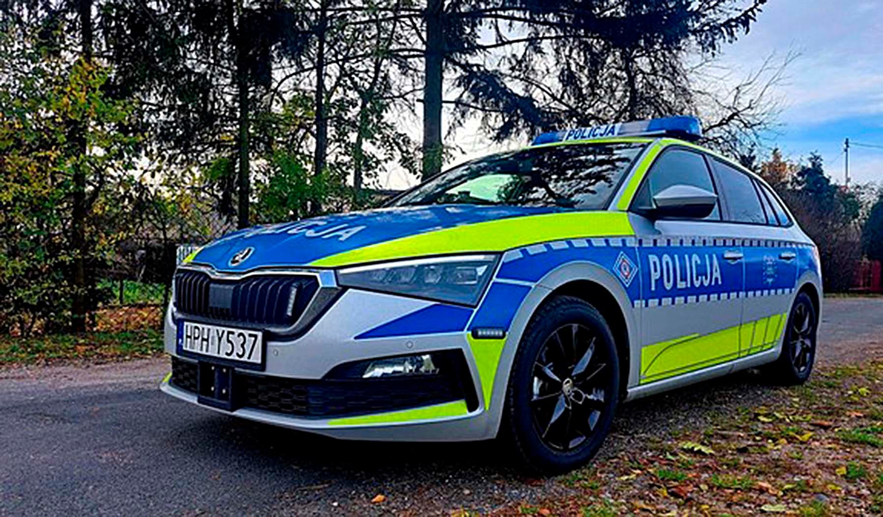 Motocyklista z sądowym zakazem uciekał przed kontrolą drogową. Ukrył się w polu kukurydzy