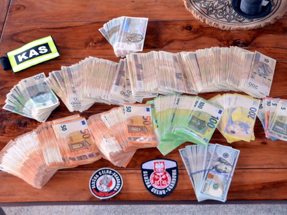 Policjanci i funkcjonariusze Służby Celno-Skarbowej rozbili zorganizowaną grupę przestępczą