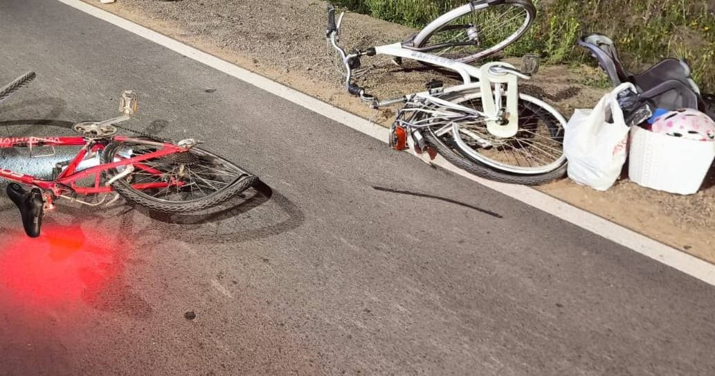 Potrącenie rowerzystów po zmroku