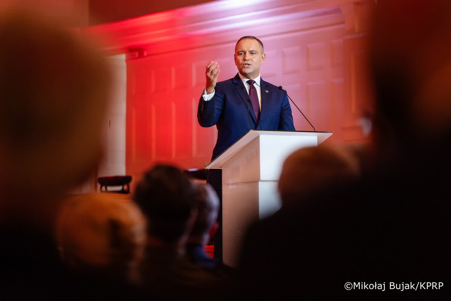 CBOS: 56 proc. badanych dobrze o prezydencie, Sejm pozytywnie ocenia 27 proc., a Senat – 31 proc.