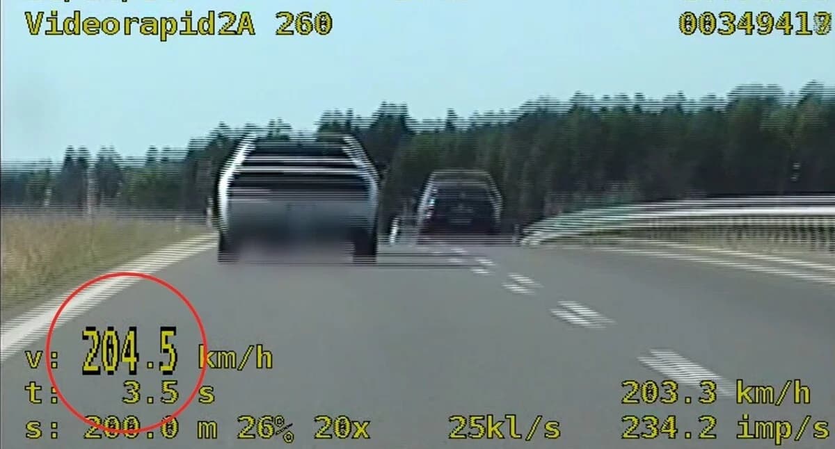 204 km/h na drodze S5. Policjanci przerwali niebezpieczną jazdę kierowcy Dodge’a