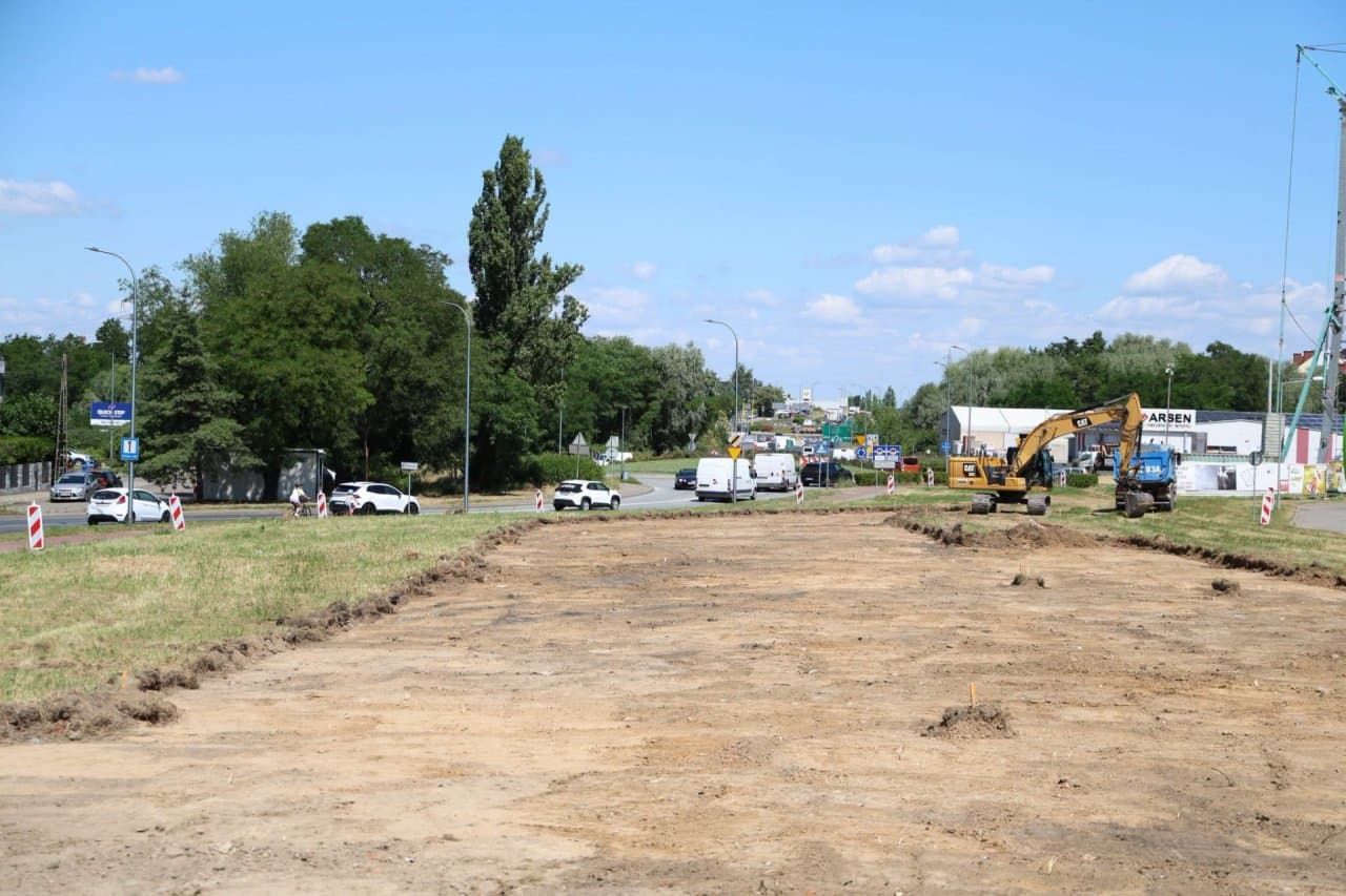 Trwa remont ulicy Dobrzeckiej w Kaliszu z przebudową ronda. Zniknie ten drogowy "zawijas"