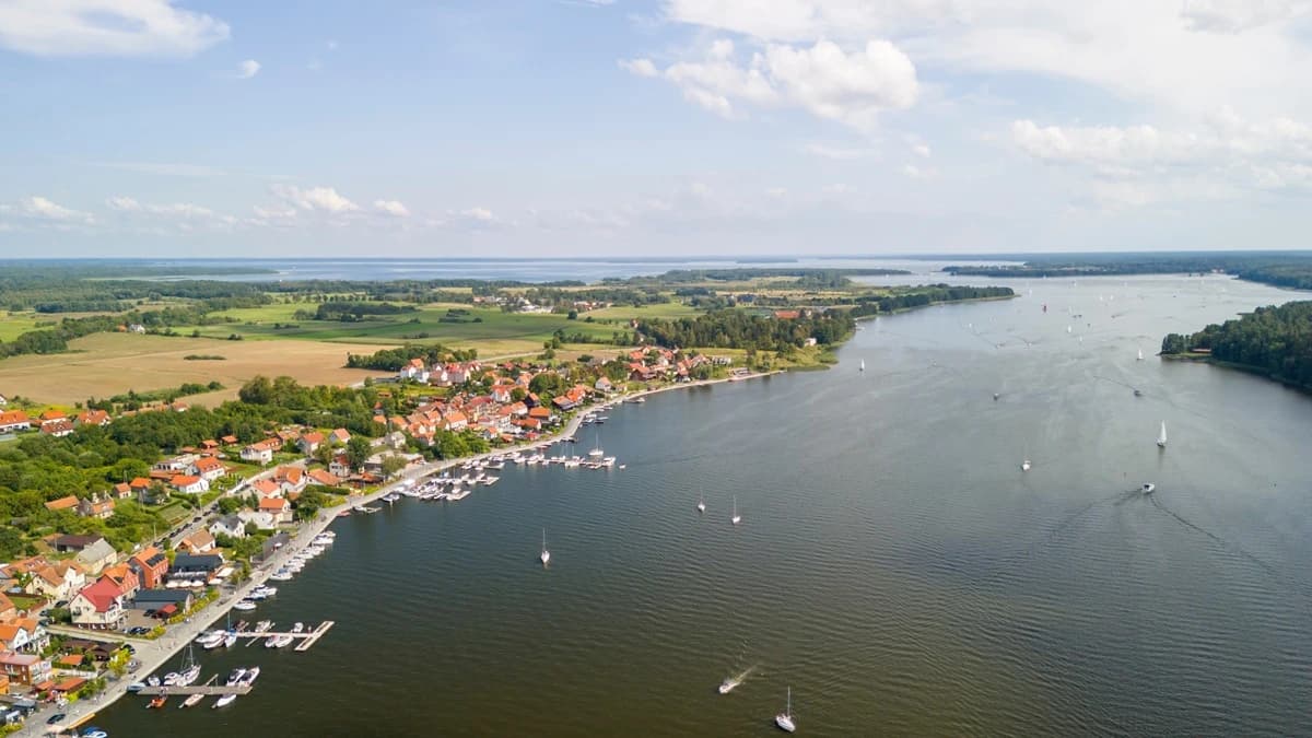 Kąpiemy się w plastikowej zupie. Szokujące wyniki badań jezior na MazurachAktualizacja: