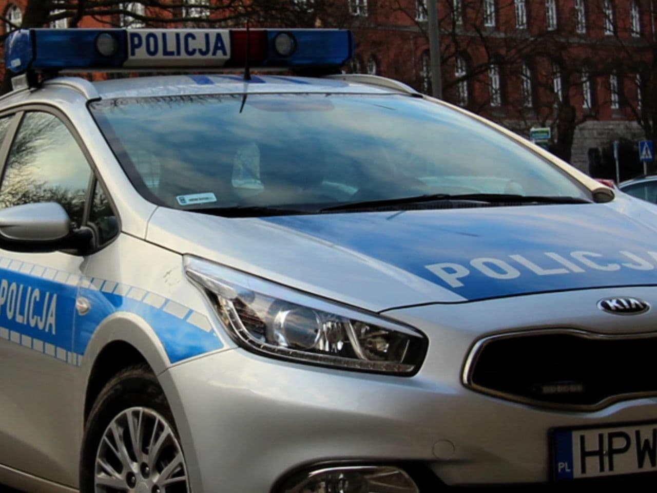 Awantura Pijana para opiekowała się małym dzieckiem. Podczas interwencji opluli i skopali policjantów