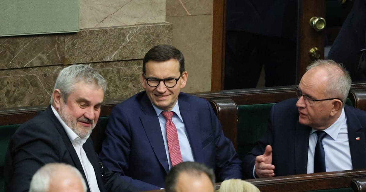 Morawiecki odpowiada na groźby Kaczyńskiego. „Jestem i będę w PiS”