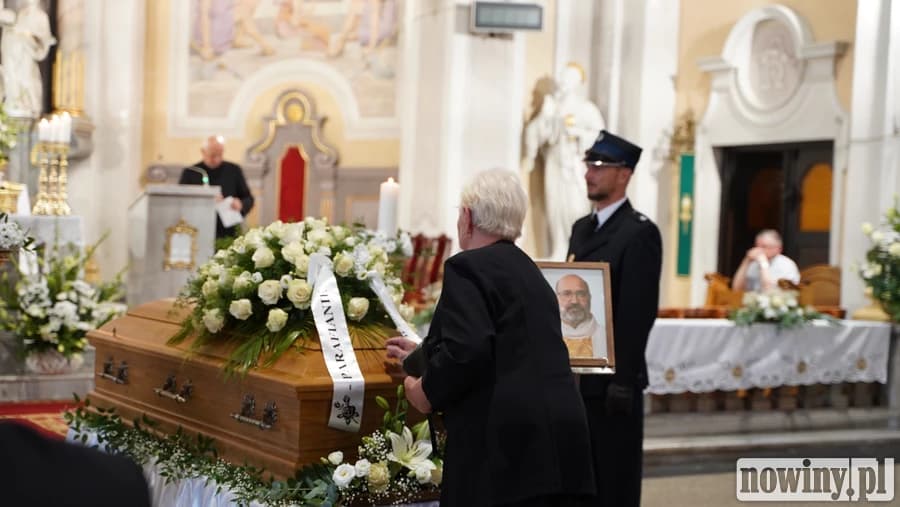 Tłumy wiernych uczestniczyły w mszy żałobnej za zmarłego proboszcza