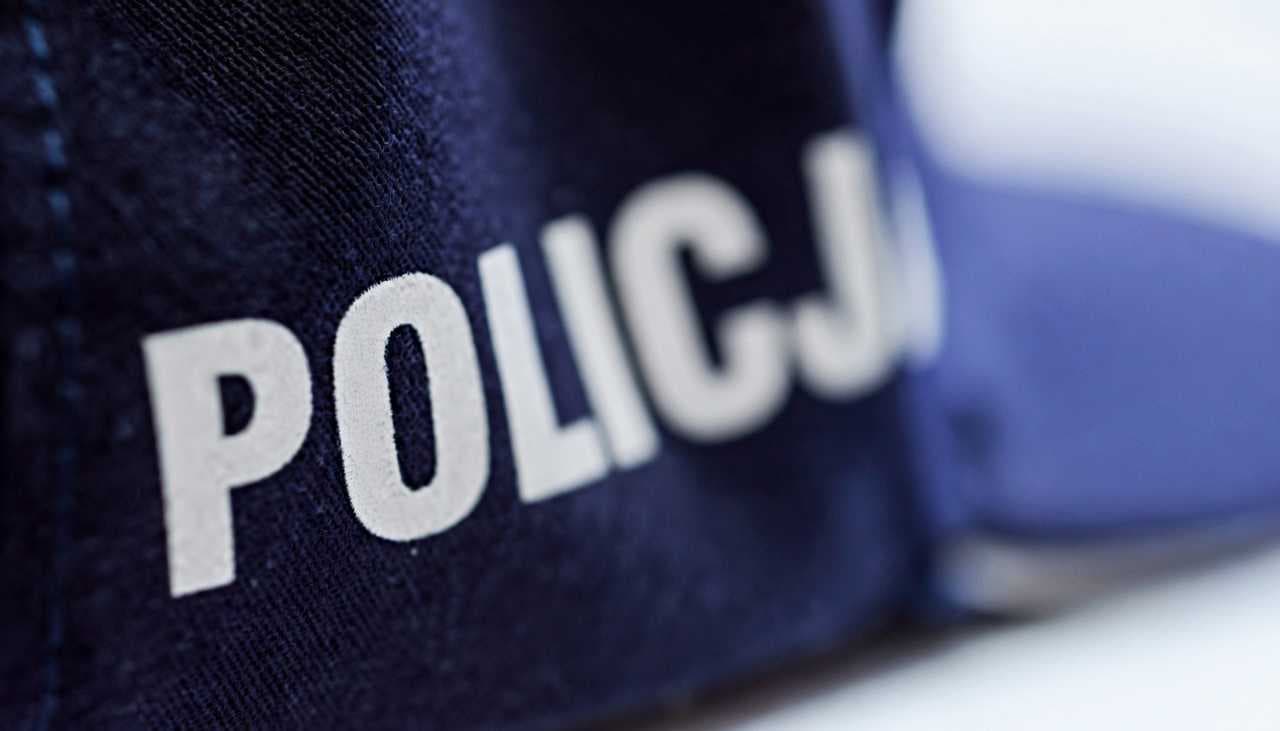 Młody człowiek... 1,6 promila i sądowy zakaz. Policja zatrzymała go do wytrzeźwienia. Dobrze zrobiła?