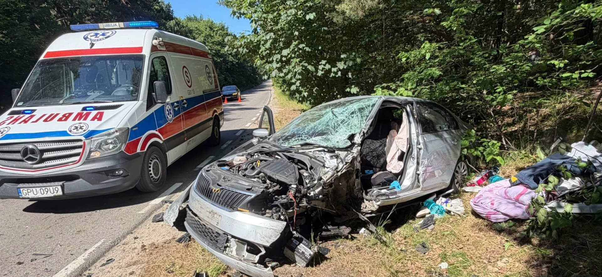 Groźny wypadek na trasie Karwia – Jastrzębia Góra. Trzy osoby ranne, w akcji śmigłowiec LPR