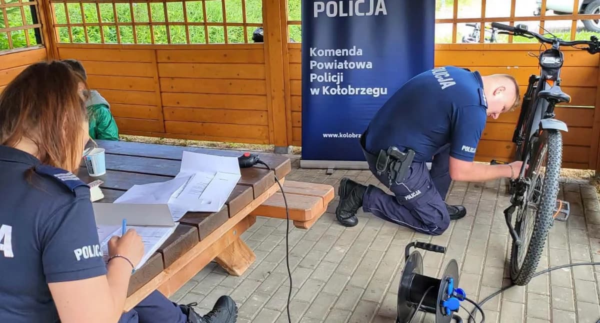 Dzisiaj Policjanci znakowali rowery w Niekaninie. …