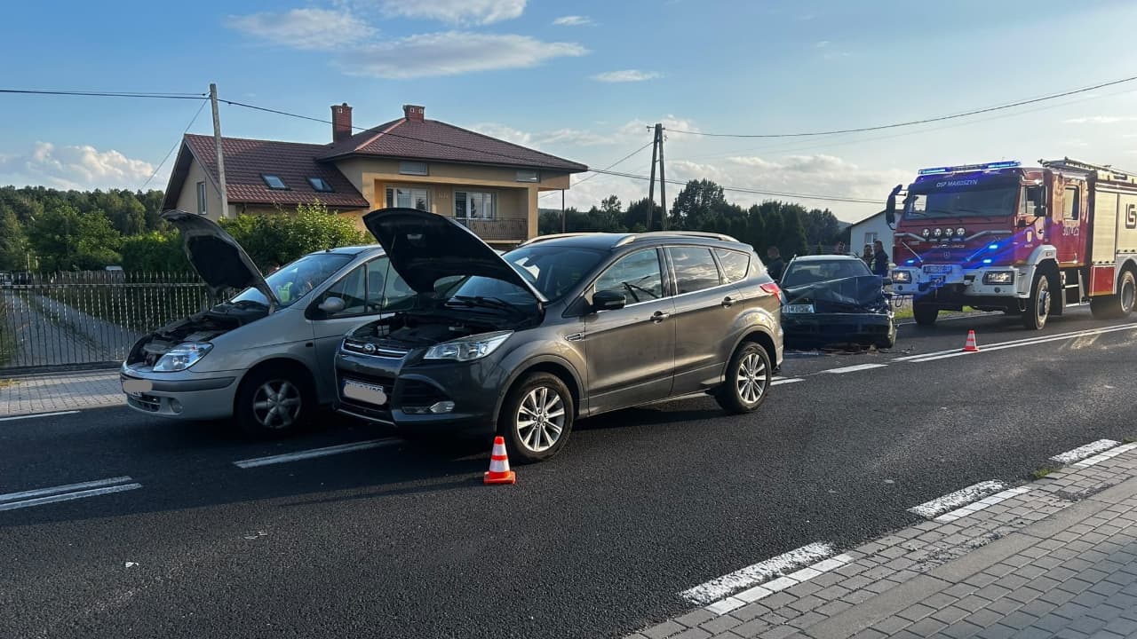 Trzy samochody zderzyły się w Makoszynie 20