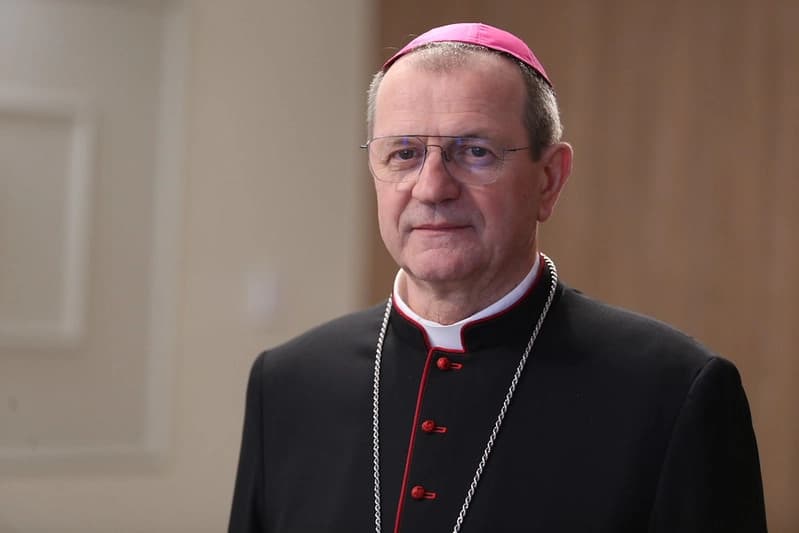 Abp Wojda: Niektóre firmy wprowadzają wiernych w błąd ws. posług religijnych