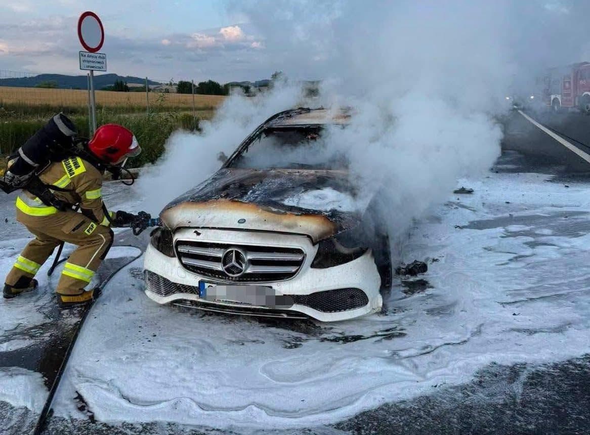 Aktualności Mercedes w ogniu