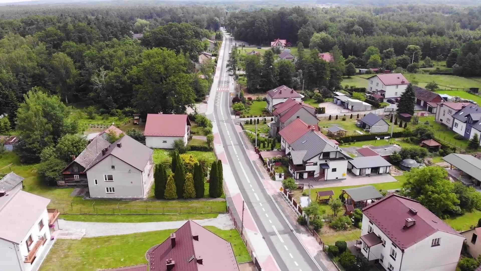 Kilometr drogi powiatowej w Jodłówce po przebudowie, prace pochłonęły 2,8 mln zł