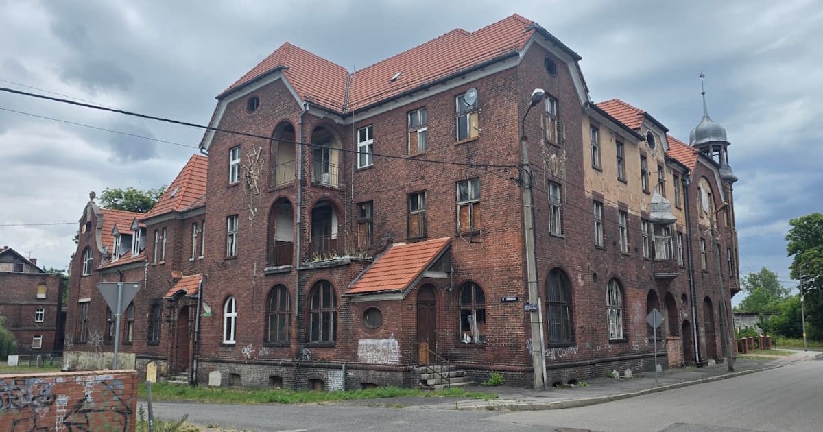 Miasto wystawiło zabytkową kamienicę w Porcie na sprzedaż. W dawnym hotelu mają powstać mieszkania