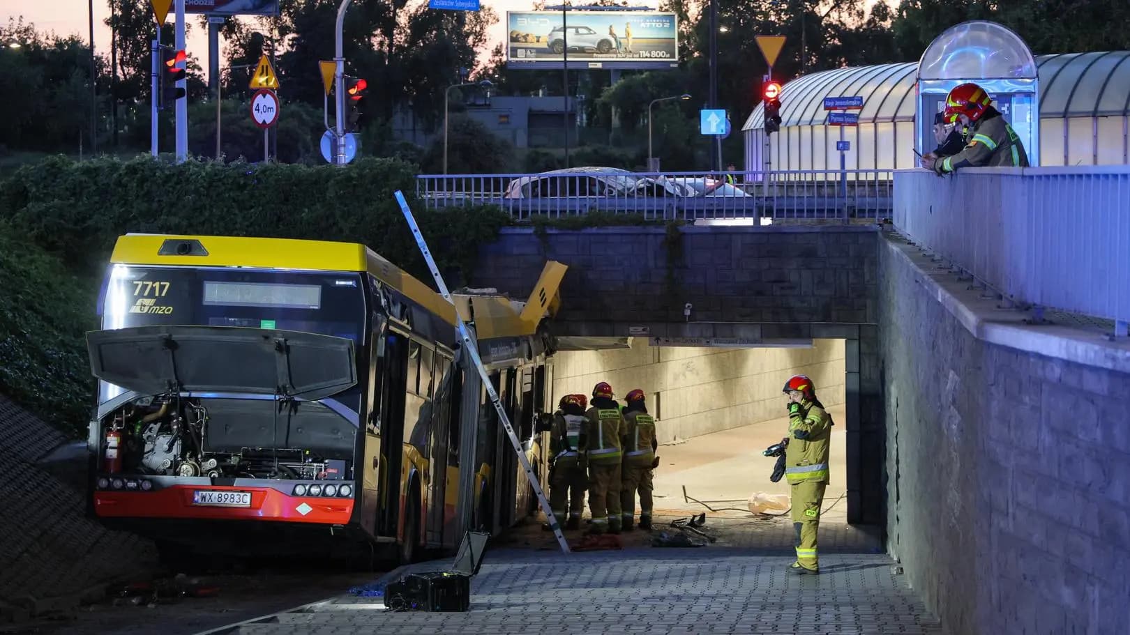 Nieoficjalne przyczyny katastrofy autobusu w Warszawie